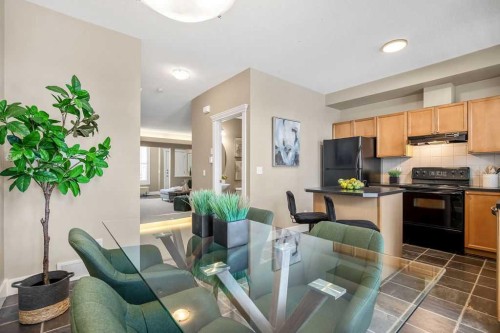 15-27 Springborough Boulevard Sw, Calgary, AB - Indoor Photo Showing Kitchen