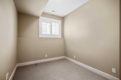 15-27 Springborough Boulevard Sw, Calgary, AB - Indoor Photo Showing Other Room