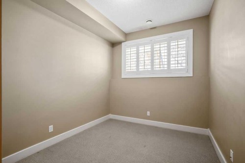 15-27 Springborough Boulevard Sw, Calgary, AB - Indoor Photo Showing Other Room
