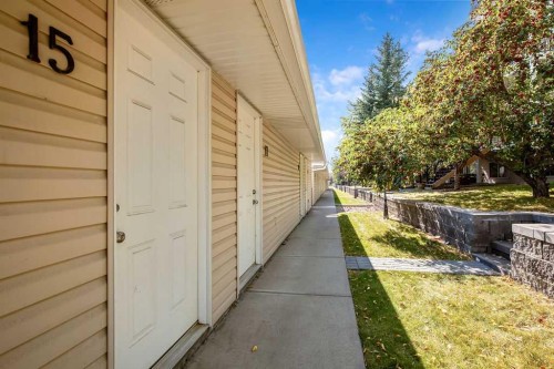 15-27 Springborough Boulevard Sw, Calgary, AB - Outdoor With Exterior