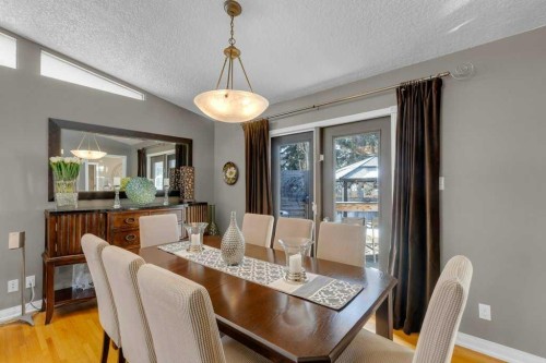 6019 Lakeview Drive Sw, Calgary, AB - Indoor Photo Showing Dining Room