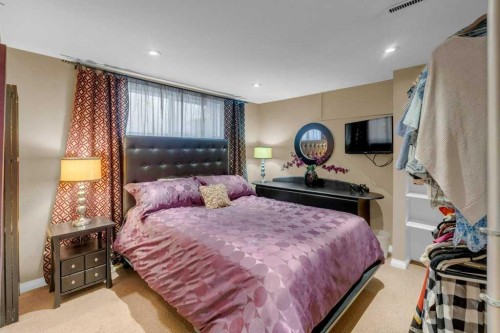 6019 Lakeview Drive Sw, Calgary, AB - Indoor Photo Showing Bedroom
