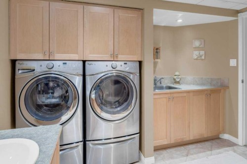 6019 Lakeview Drive Sw, Calgary, AB - Indoor Photo Showing Laundry Room