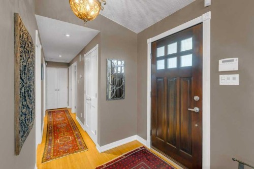 6019 Lakeview Drive Sw, Calgary, AB - Indoor Photo Showing Other Room