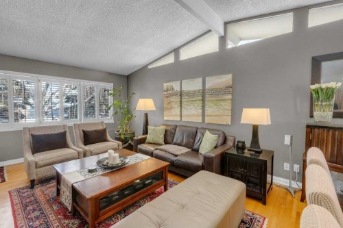 6019 Lakeview Drive Sw, Calgary, AB - Indoor Photo Showing Living Room