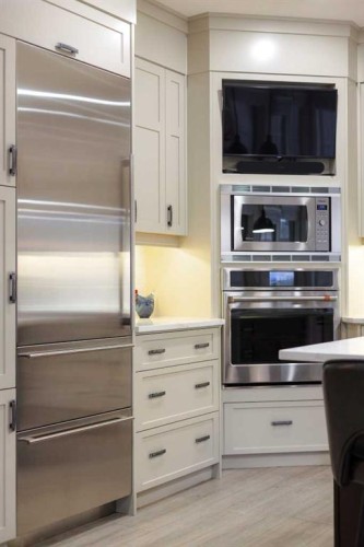 551 Evergreen Circle Sw, Calgary, AB - Indoor Photo Showing Kitchen