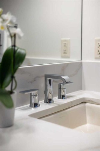 551 Evergreen Circle Sw, Calgary, AB - Indoor Photo Showing Bathroom