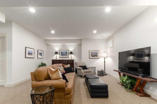 551 Evergreen Circle Sw, Calgary, AB - Indoor Photo Showing Living Room