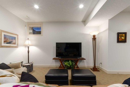 551 Evergreen Circle Sw, Calgary, AB - Indoor Photo Showing Living Room