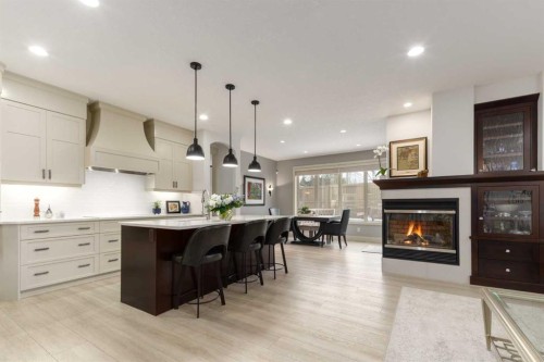 551 Evergreen Circle Sw, Calgary, AB - Indoor Photo Showing Kitchen With Upgraded Kitchen