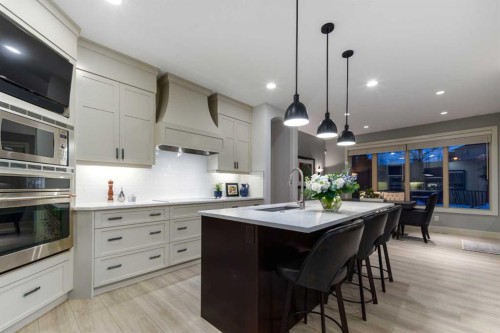 551 Evergreen Circle Sw, Calgary, AB - Indoor Photo Showing Kitchen With Upgraded Kitchen