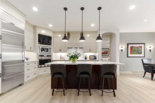 551 Evergreen Circle Sw, Calgary, AB - Indoor Photo Showing Kitchen With Upgraded Kitchen