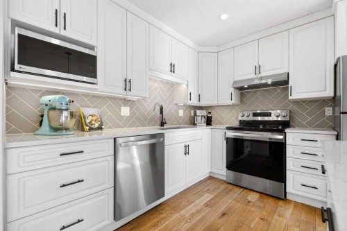 77 Point Drive Nw, Calgary, AB - Indoor Photo Showing Kitchen With Upgraded Kitchen