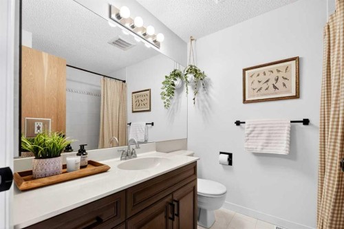 77 Point Drive Nw, Calgary, AB - Indoor Photo Showing Bathroom