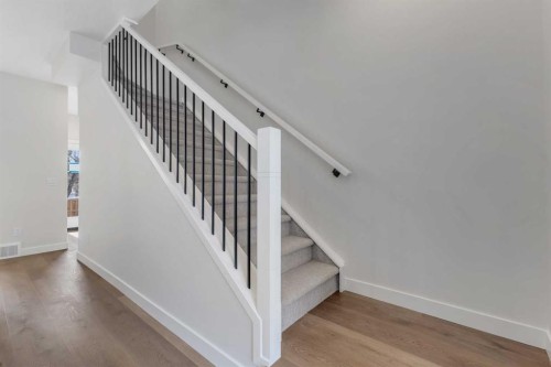 4307 30 Avenue Sw, Calgary, AB - Indoor Photo Showing Other Room