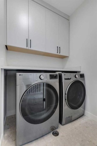 4307 30 Avenue Sw, Calgary, AB - Indoor Photo Showing Laundry Room
