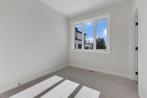 4307 30 Avenue Sw, Calgary, AB - Indoor