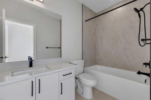 4307 30 Avenue Sw, Calgary, AB - Indoor Photo Showing Bathroom