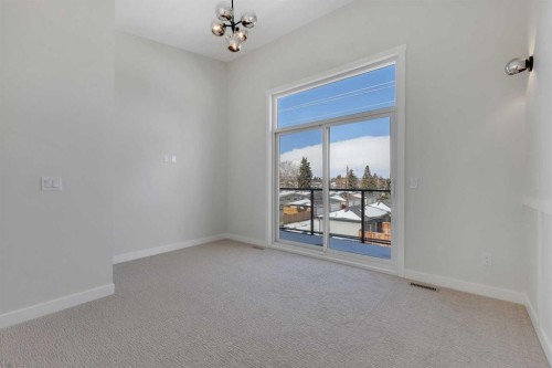 4307 30 Avenue Sw, Calgary, AB - Indoor Photo Showing Other Room