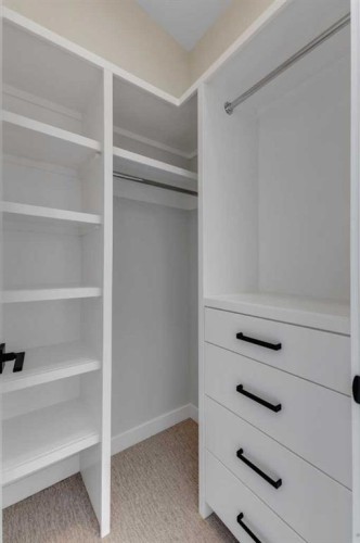 4307 30 Avenue Sw, Calgary, AB - Indoor With Storage