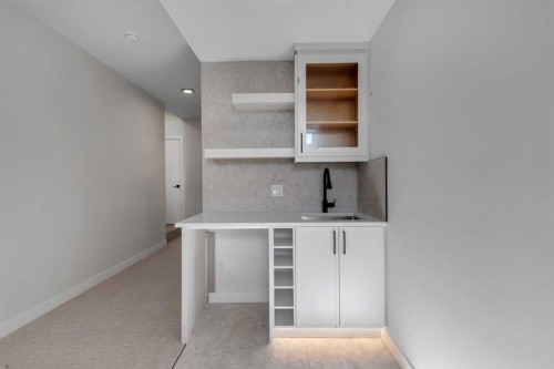 4307 30 Avenue Sw, Calgary, AB - Indoor