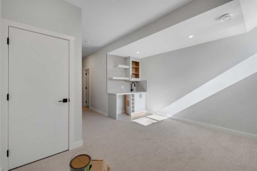 4307 30 Avenue Sw, Calgary, AB - Indoor Photo Showing Other Room