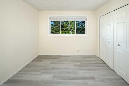 20 Bernard Way Nw, Calgary, AB - Indoor Photo Showing Other Room
