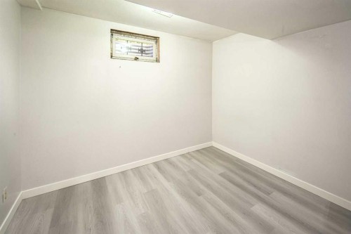 20 Bernard Way Nw, Calgary, AB - Indoor Photo Showing Other Room