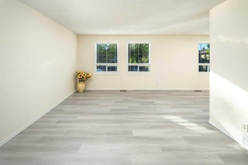 20 Bernard Way Nw, Calgary, AB - Indoor Photo Showing Other Room