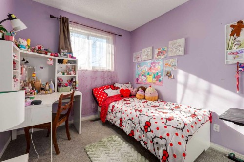 41 Harvest Glen Heights Ne, Calgary, AB - Indoor Photo Showing Bedroom