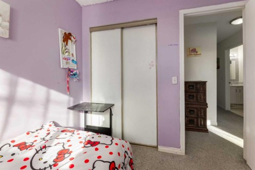 41 Harvest Glen Heights Ne, Calgary, AB - Indoor Photo Showing Bedroom