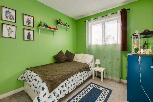 41 Harvest Glen Heights Ne, Calgary, AB - Indoor Photo Showing Bedroom