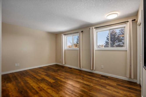 131 Stratton Crescent Sw, Calgary, AB - Indoor Photo Showing Other Room