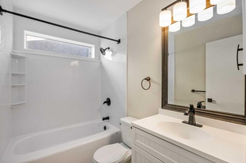 131 Stratton Crescent Sw, Calgary, AB - Indoor Photo Showing Bathroom