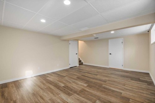131 Stratton Crescent Sw, Calgary, AB - Indoor