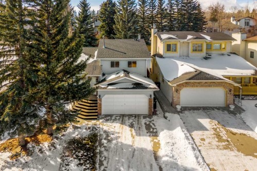 131 Stratton Crescent Sw, Calgary, AB - Outdoor