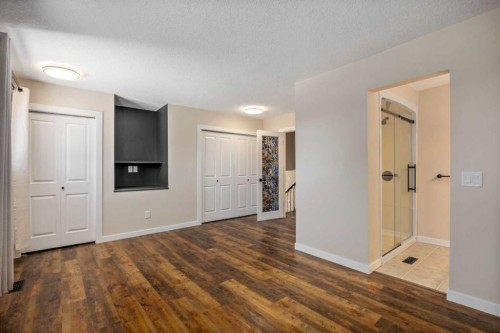 131 Stratton Crescent Sw, Calgary, AB - Indoor Photo Showing Other Room