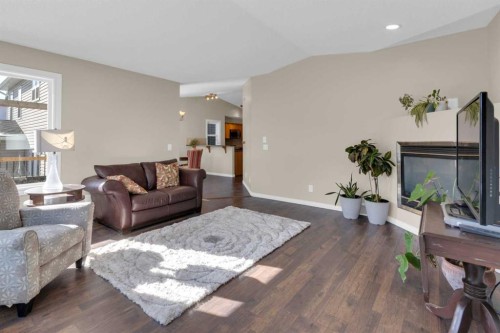 24 Evansbrooke Point Nw, Calgary, AB - Indoor Photo Showing Living Room