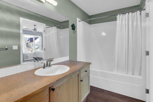 24 Evansbrooke Point Nw, Calgary, AB - Indoor Photo Showing Bathroom
