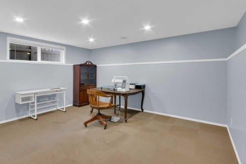 24 Evansbrooke Point Nw, Calgary, AB - Indoor Photo Showing Other Room