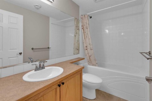 24 Evansbrooke Point Nw, Calgary, AB - Indoor Photo Showing Bathroom