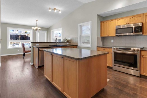24 Evansbrooke Point Nw, Calgary, AB - Indoor Photo Showing Kitchen