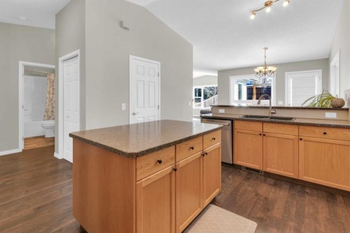 24 Evansbrooke Point Nw, Calgary, AB - Indoor Photo Showing Kitchen