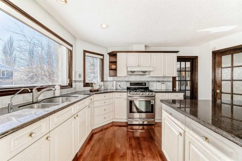 218 Schiller Place Nw, Calgary, AB - Indoor Photo Showing Kitchen With Double Sink