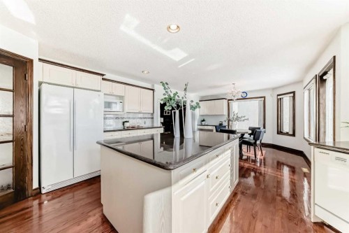 218 Schiller Place Nw, Calgary, AB - Indoor Photo Showing Kitchen