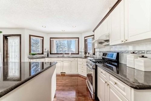 218 Schiller Place Nw, Calgary, AB - Indoor Photo Showing Kitchen With Upgraded Kitchen