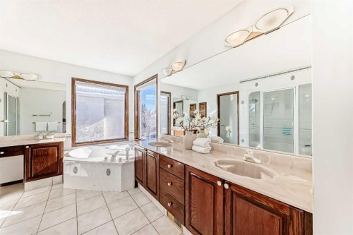 218 Schiller Place Nw, Calgary, AB - Indoor Photo Showing Bathroom