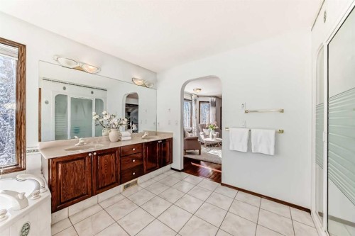218 Schiller Place Nw, Calgary, AB - Indoor Photo Showing Bathroom