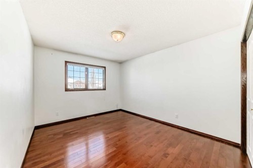 218 Schiller Place Nw, Calgary, AB - Indoor Photo Showing Other Room