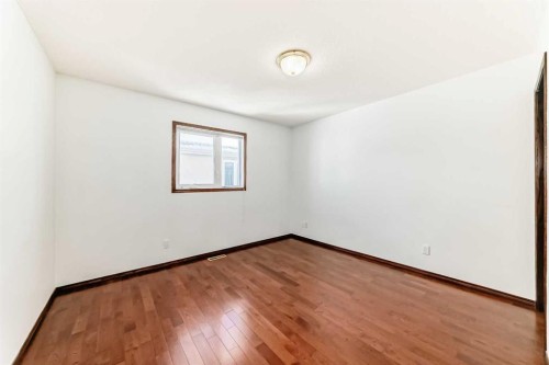 218 Schiller Place Nw, Calgary, AB - Indoor Photo Showing Other Room